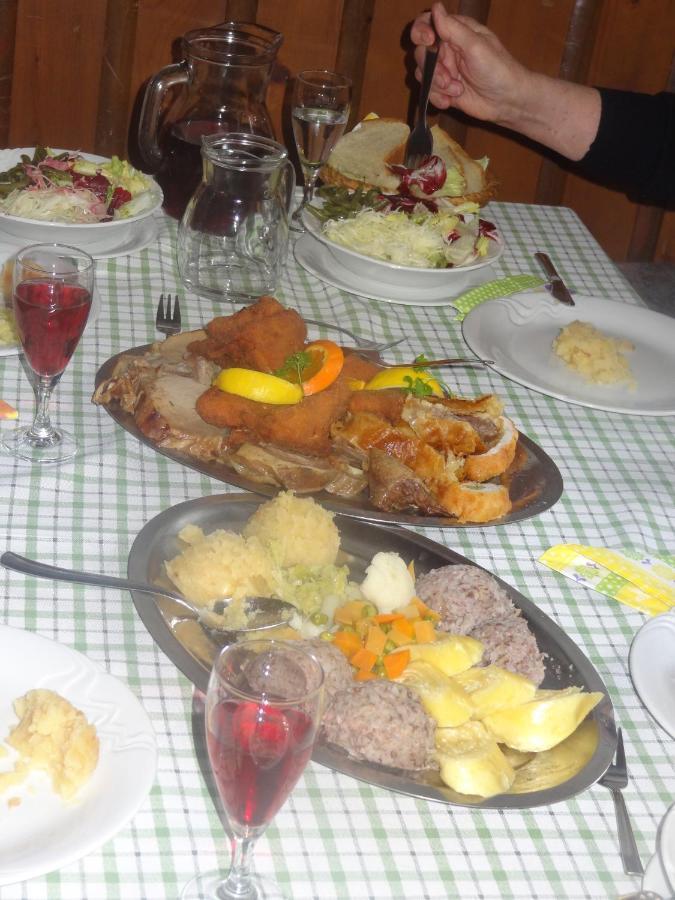 Holiday Home Ernest Zelezni With Hot Tub Ivancna Gorica Εξωτερικό φωτογραφία